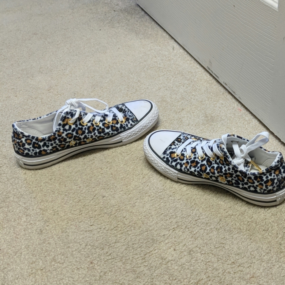 Converse - Picture 2 of 3